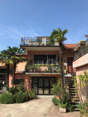 Appartamento con terrazza e posto auto Libri e Giardini Pero